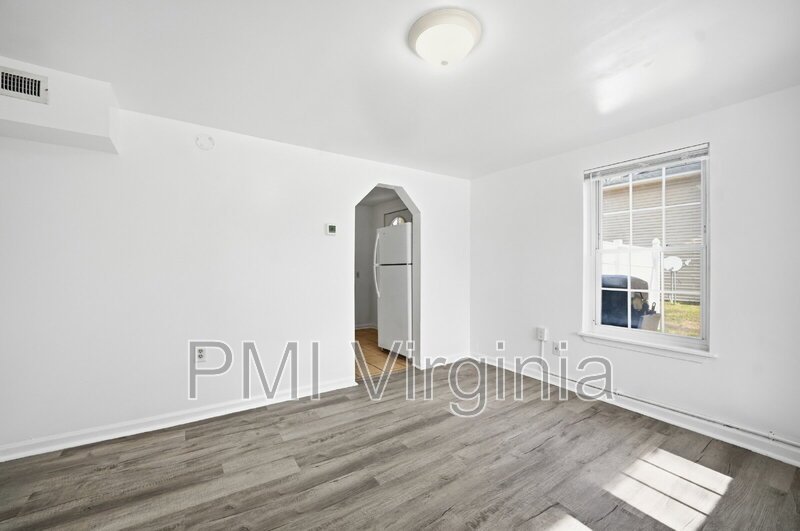 2 BEDROOM 1 BATH DUPLEX IN VIRGINIA BEACH NEAR OCEANA property image