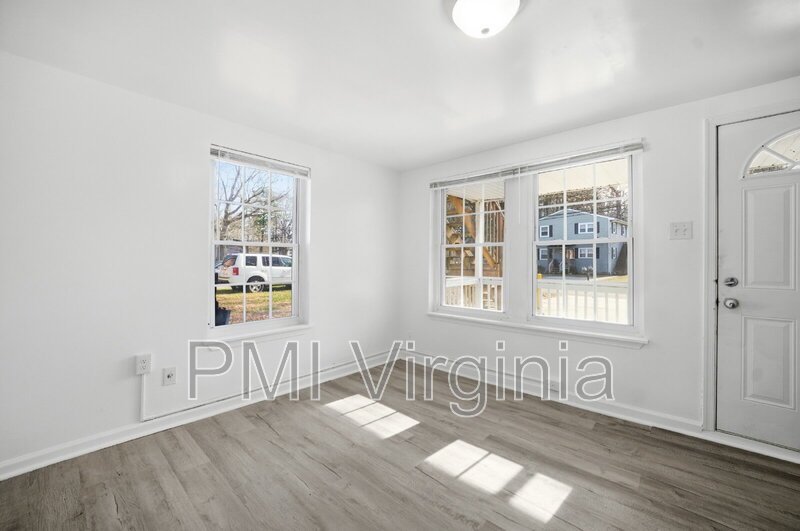 2 BEDROOM 1 BATH DUPLEX IN VIRGINIA BEACH NEAR OCEANA property image