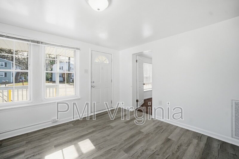 2 BEDROOM 1 BATH DUPLEX IN VIRGINIA BEACH NEAR OCEANA property image