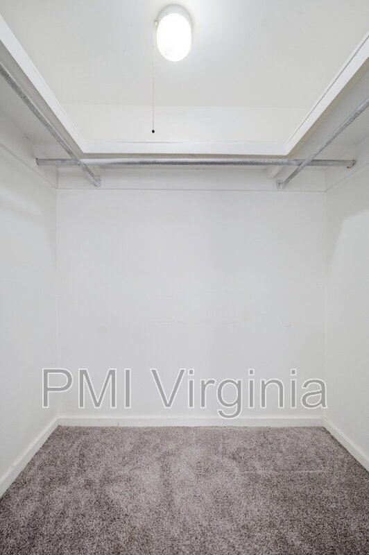 2 BEDROOM 1 BATH DUPLEX IN VIRGINIA BEACH NEAR OCEANA property image