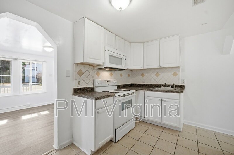 2 BEDROOM 1 BATH DUPLEX IN VIRGINIA BEACH NEAR OCEANA property image