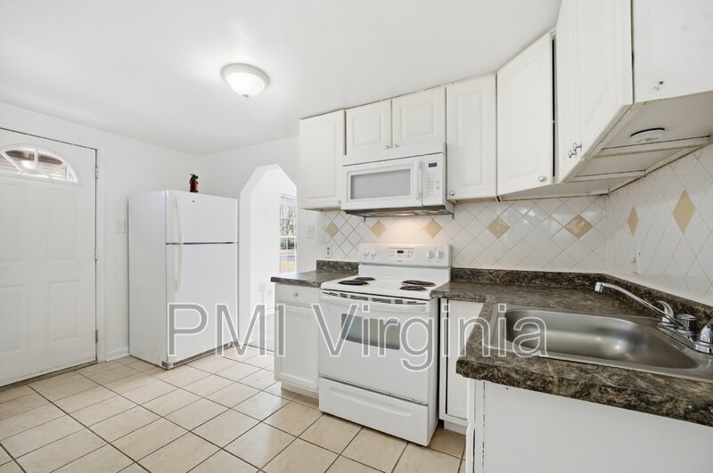 2 BEDROOM 1 BATH DUPLEX IN VIRGINIA BEACH NEAR OCEANA property image