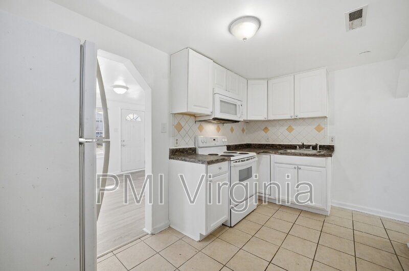 2 BEDROOM 1 BATH DUPLEX IN VIRGINIA BEACH NEAR OCEANA property image