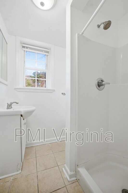 2 BEDROOM 1 BATH DUPLEX IN VIRGINIA BEACH NEAR OCEANA property image