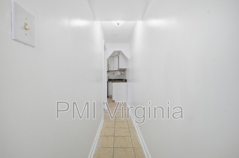 2 BEDROOM 1 BATH DUPLEX IN VIRGINIA BEACH NEAR OCEANA property image