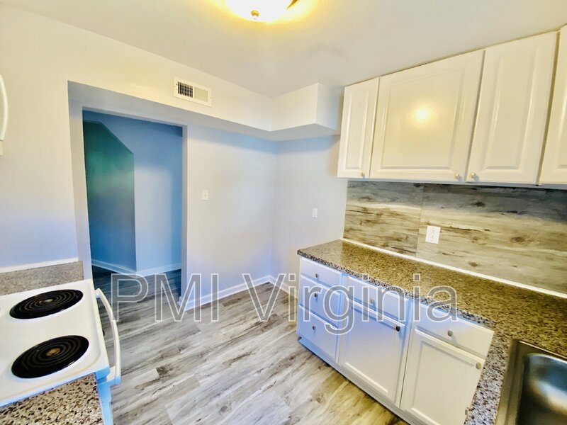 2 BEDROOM 1 BATH DUPLEX IN VIRGINIA BEACH NEAR OCEANA property image