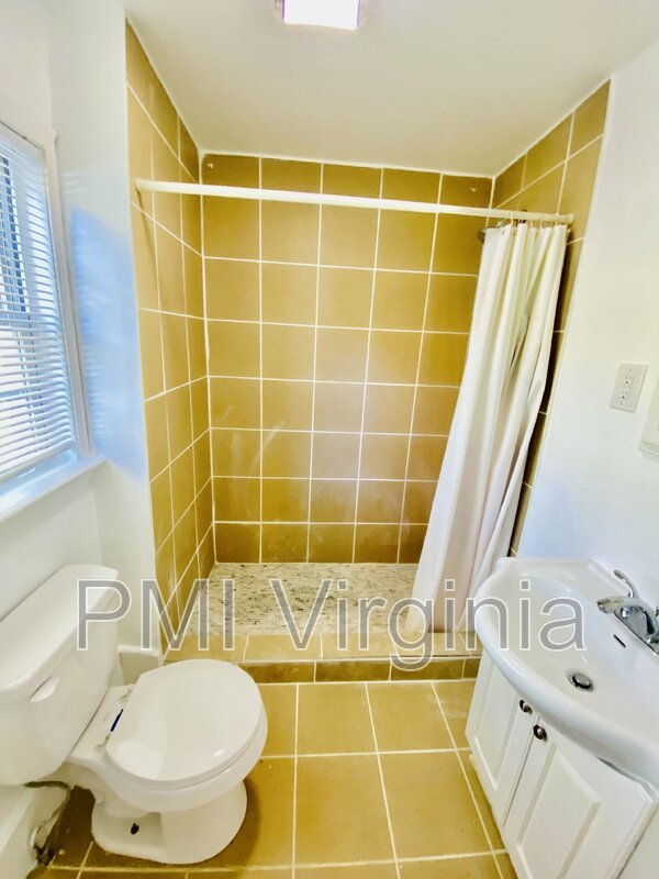 2 BEDROOM 1 BATH DUPLEX IN VIRGINIA BEACH NEAR OCEANA property image