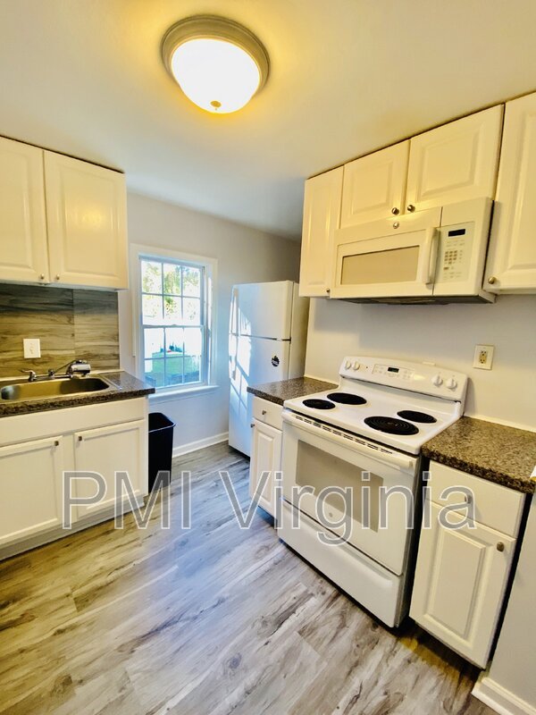 2 BEDROOM 1 BATH DUPLEX IN VIRGINIA BEACH NEAR OCEANA property image