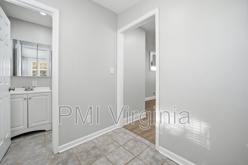 4 BEDROOM RANCH HOME FOR ENT IN HAMPTON VA property image