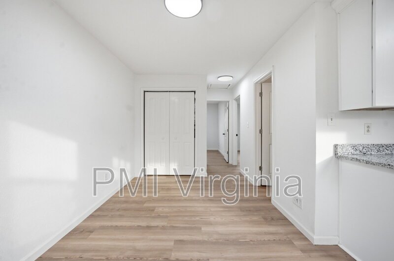 FULLY REMODELED 2 BED, 1.5 BATH BUNGALOW IN NORFOLK FOR RENT! property image