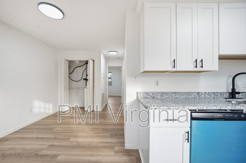 FULLY REMODELED 2 BED, 1.5 BATH BUNGALOW IN NORFOLK FOR RENT! property image