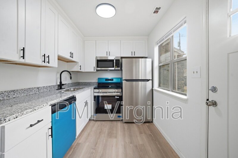FULLY REMODELED 2 BED, 1.5 BATH BUNGALOW IN NORFOLK FOR RENT! property image