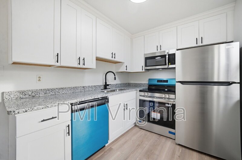 FULLY REMODELED 2 BED, 1.5 BATH BUNGALOW IN NORFOLK FOR RENT! property image