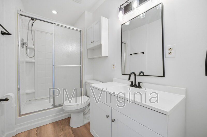 FULLY REMODELED 2 BED, 1.5 BATH BUNGALOW IN NORFOLK FOR RENT! property image