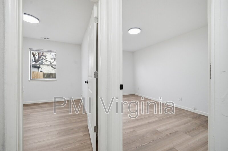 FULLY REMODELED 2 BED, 1.5 BATH BUNGALOW IN NORFOLK FOR RENT! property image