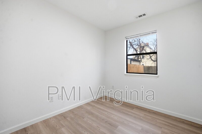 FULLY REMODELED 2 BED, 1.5 BATH BUNGALOW IN NORFOLK FOR RENT! property image
