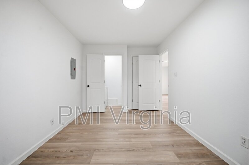 FULLY REMODELED 2 BED, 1.5 BATH BUNGALOW IN NORFOLK FOR RENT! property image