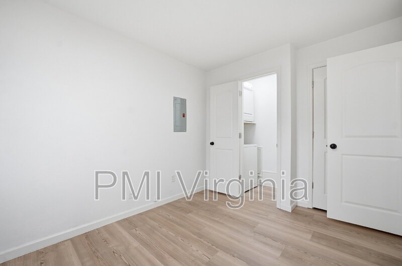 FULLY REMODELED 2 BED, 1.5 BATH BUNGALOW IN NORFOLK FOR RENT! property image