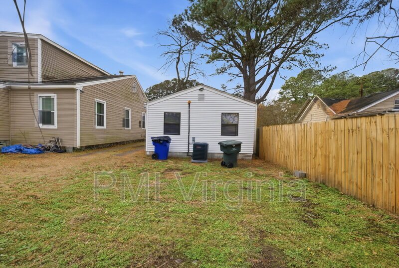 FULLY REMODELED 2 BED, 1.5 BATH BUNGALOW IN NORFOLK FOR RENT! property image