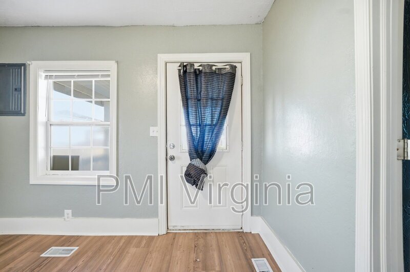 FULLY REMODELED 3 BED, 1.5 BATH HOME FOR RENT IN SUFFOLK! property image