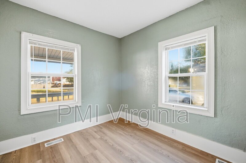 FULLY REMODELED 3 BED, 1.5 BATH HOME FOR RENT IN SUFFOLK! property image