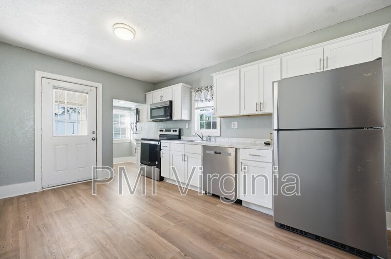 FULLY REMODELED 3 BED, 1.5 BATH HOME FOR RENT IN SUFFOLK! property image