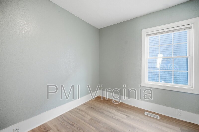 FULLY REMODELED 3 BED, 1.5 BATH HOME FOR RENT IN SUFFOLK! property image