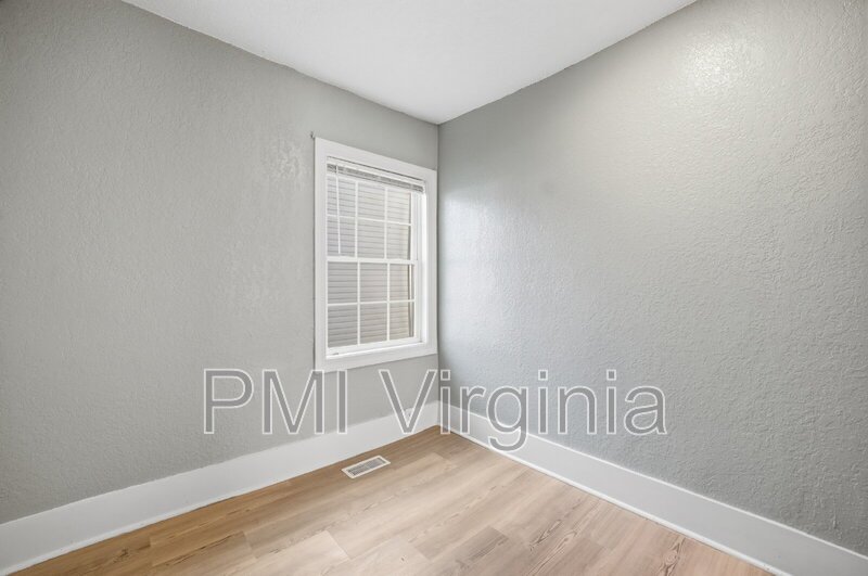 FULLY REMODELED 3 BED, 1.5 BATH HOME FOR RENT IN SUFFOLK! property image