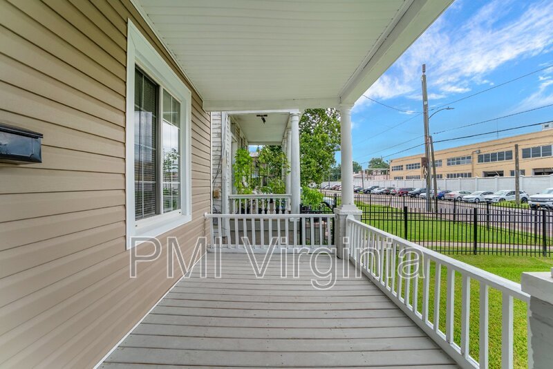 ADORABLE RENOVATED 2 BED APARTMENT FOR RENT IN PORTSMOUTH! property image