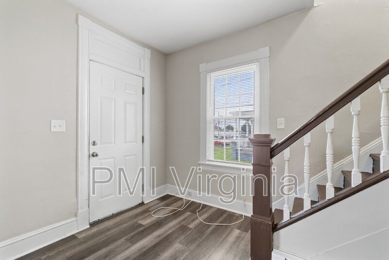 ADORABLE RENOVATED 2 BED APARTMENT FOR RENT IN PORTSMOUTH! property image