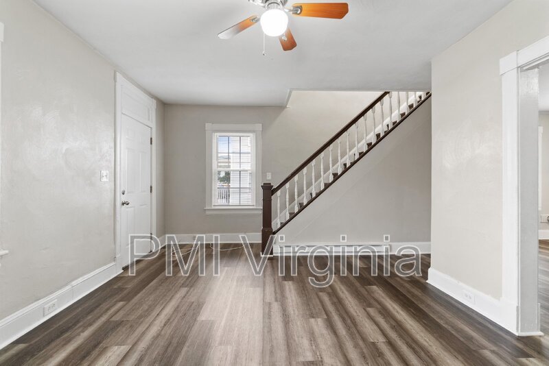 ADORABLE RENOVATED 2 BED APARTMENT FOR RENT IN PORTSMOUTH! property image