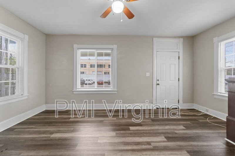 ADORABLE RENOVATED 2 BED APARTMENT FOR RENT IN PORTSMOUTH! property image
