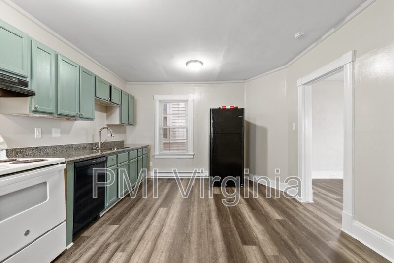ADORABLE RENOVATED 2 BED APARTMENT FOR RENT IN PORTSMOUTH! property image