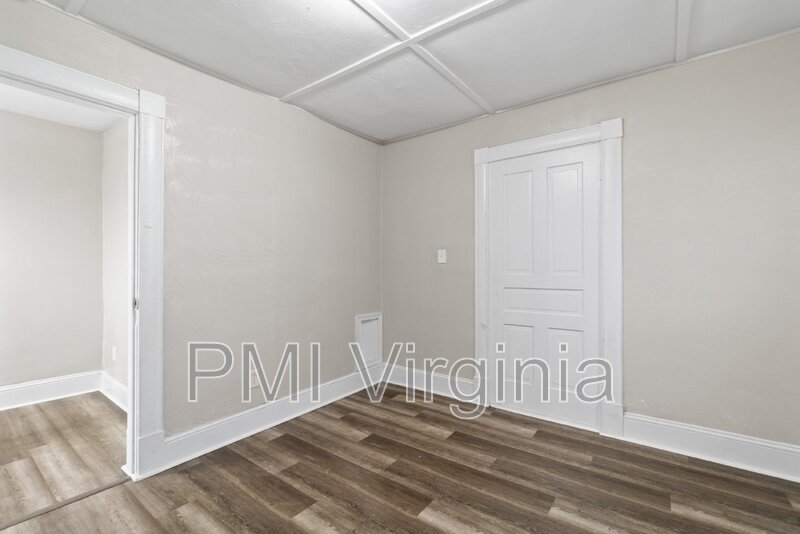 ADORABLE RENOVATED 2 BED APARTMENT FOR RENT IN PORTSMOUTH! property image