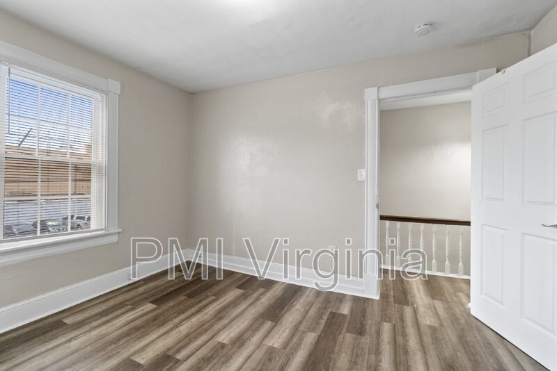 ADORABLE RENOVATED 2 BED APARTMENT FOR RENT IN PORTSMOUTH! property image