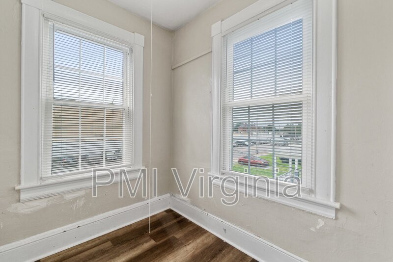 ADORABLE RENOVATED 2 BED APARTMENT FOR RENT IN PORTSMOUTH! property image