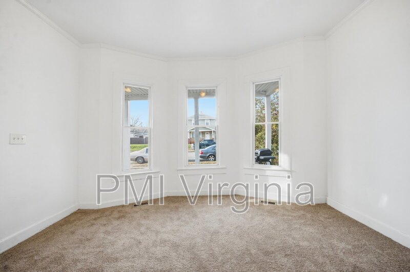 Charming 3-Bedroom Downstairs Duplex for rent in Newport News – Great Location! property image