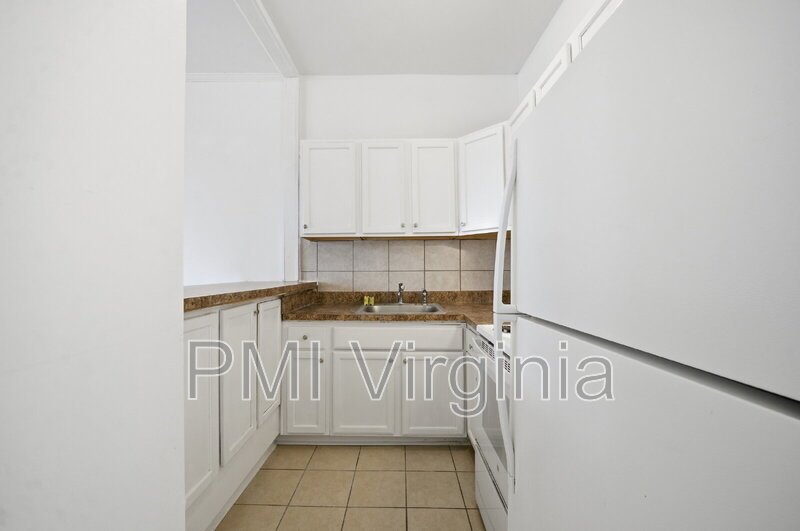 Charming 3-Bedroom Downstairs Duplex for rent in Newport News – Great Location! property image