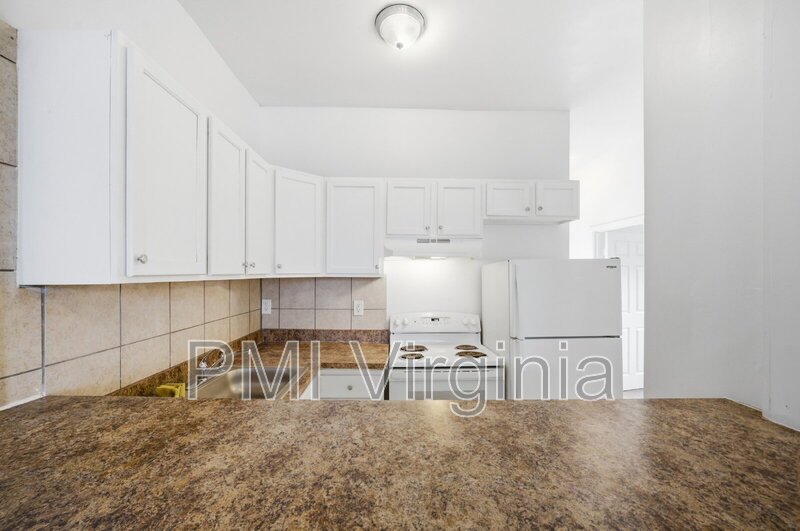 Charming 3-Bedroom Downstairs Duplex for rent in Newport News – Great Location! property image