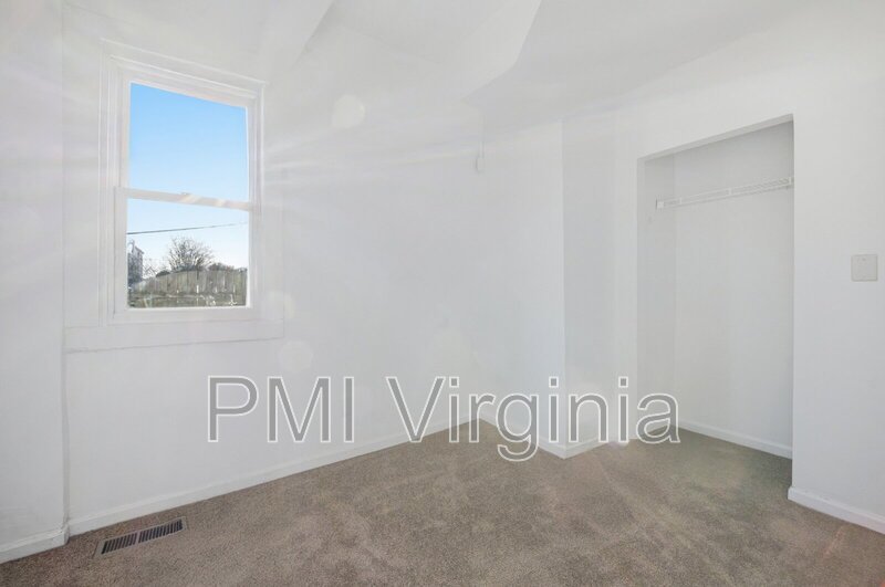 Charming 3-Bedroom Downstairs Duplex for rent in Newport News – Great Location! property image