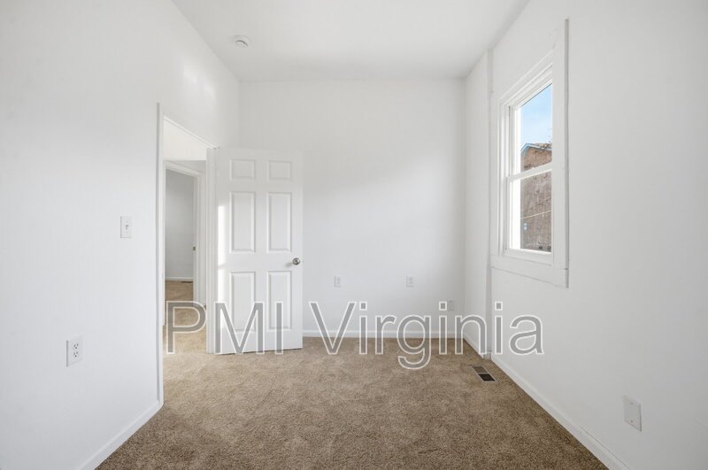 Charming 3-Bedroom Downstairs Duplex for rent in Newport News – Great Location! property image