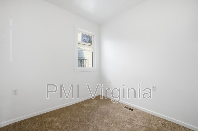 Charming 3-Bedroom Downstairs Duplex for rent in Newport News – Great Location! property image