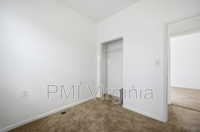 Charming 3-Bedroom Downstairs Duplex for rent in Newport News – Great Location! property image