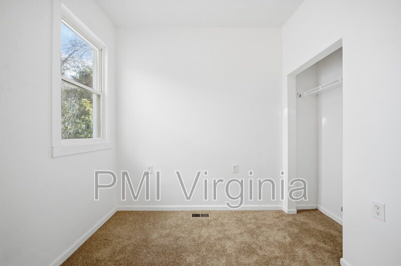 Charming 3-Bedroom Downstairs Duplex for rent in Newport News – Great Location! property image