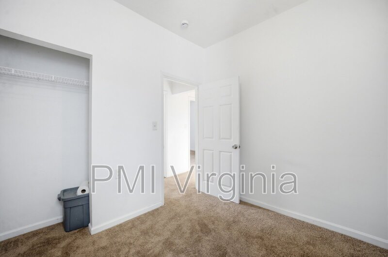 Charming 3-Bedroom Downstairs Duplex for rent in Newport News – Great Location! property image