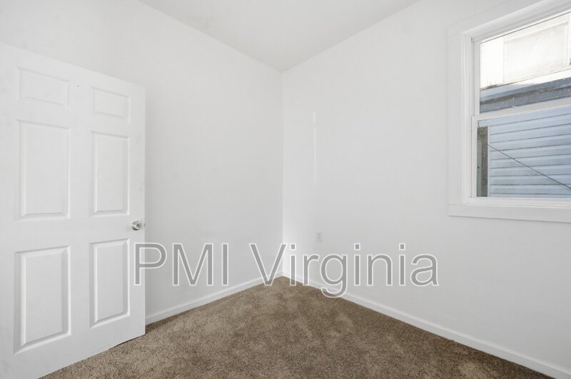 Charming 3-Bedroom Downstairs Duplex for rent in Newport News – Great Location! property image