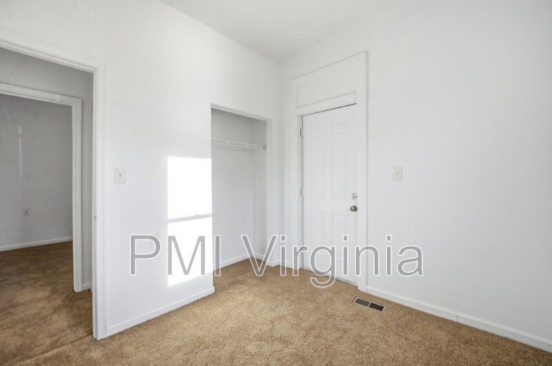 Charming 3-Bedroom Downstairs Duplex for rent in Newport News – Great Location! property image