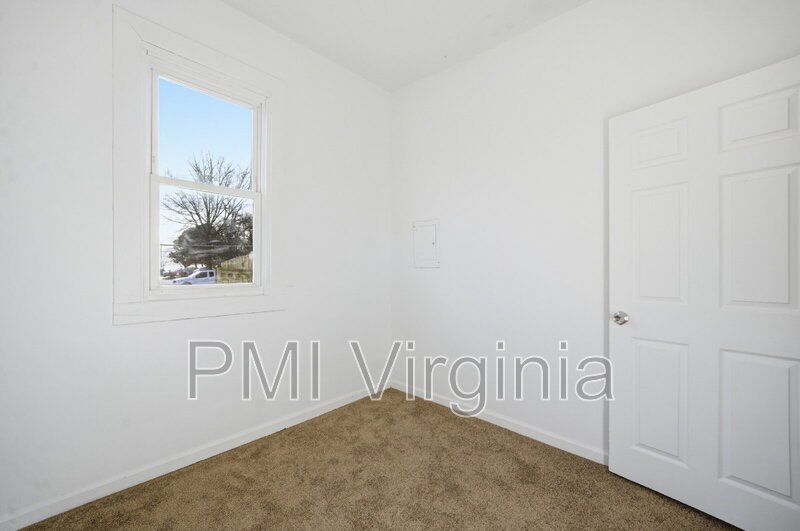 Charming 3-Bedroom Downstairs Duplex for rent in Newport News – Great Location! property image