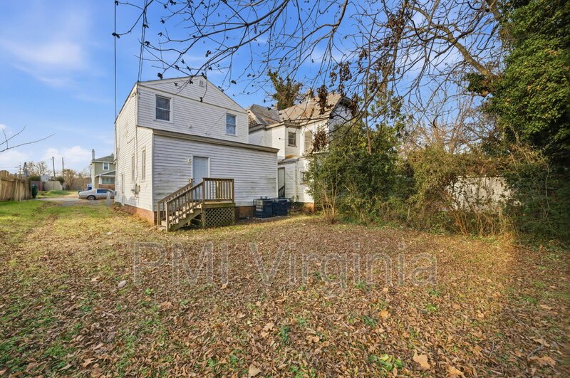 Charming 3-Bedroom Downstairs Duplex for rent in Newport News – Great Location! property image