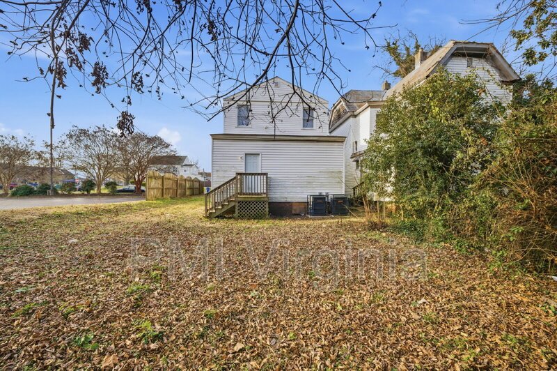 Charming 3-Bedroom Downstairs Duplex for rent in Newport News – Great Location! property image